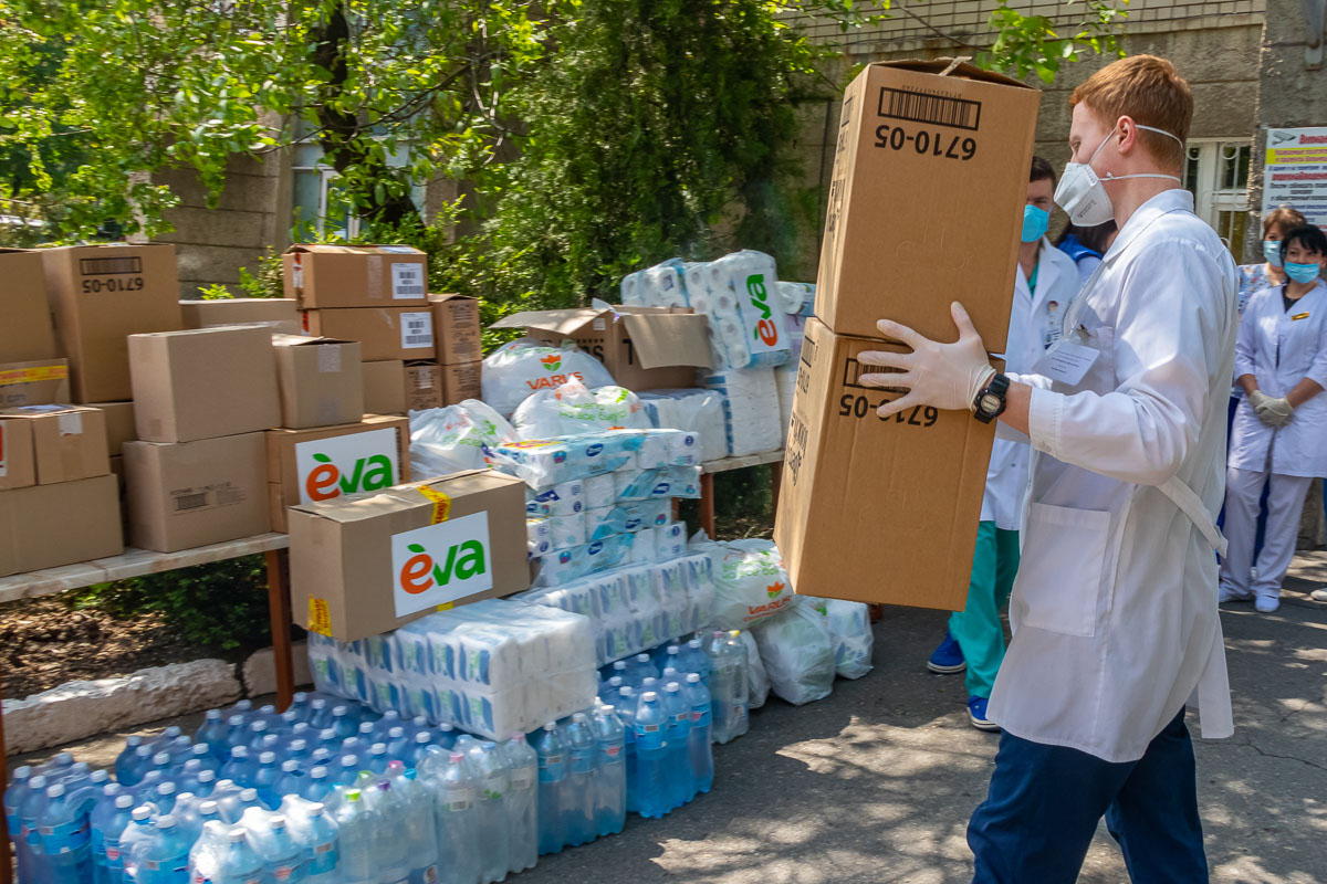 EVA та Varus взяли шефство над пологовим відділенням Дніпропетровської обласної лікарні ім. Мечникова