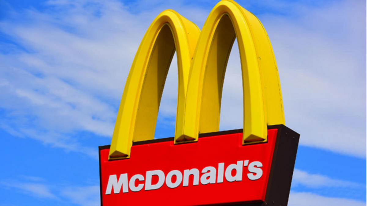 Прибуток світової мережі McDonald’s скоротився на 28% через війну в Україні