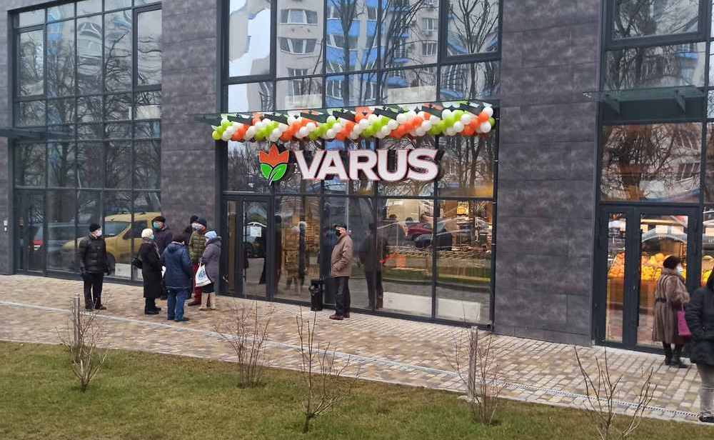 Первый после праздников: сеть Varus открыла новый магазин в Киеве (фотообзор)