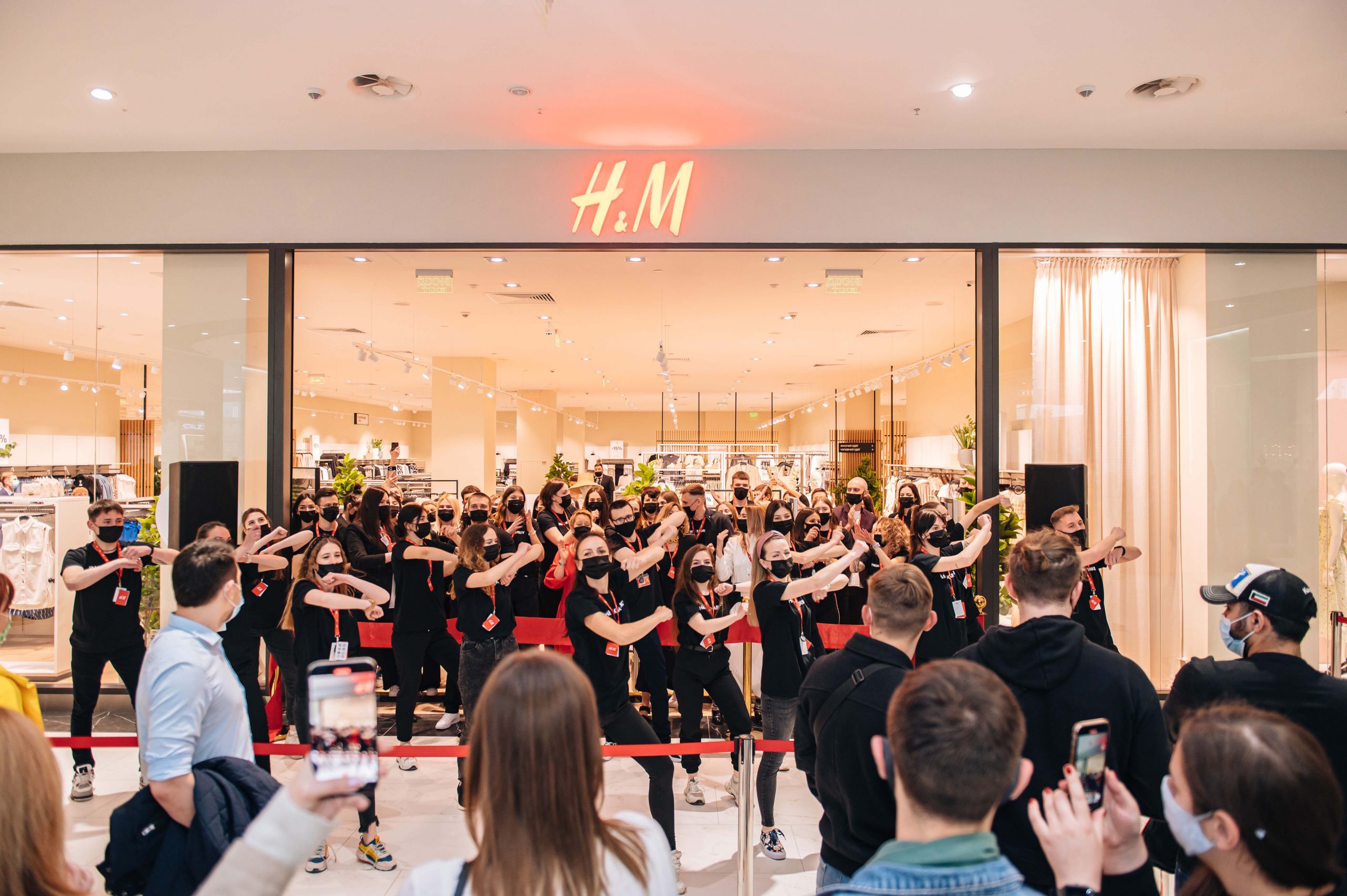 Шведська експансія: як виглядає перший магазин H&M в Харкові (фотоогляд)