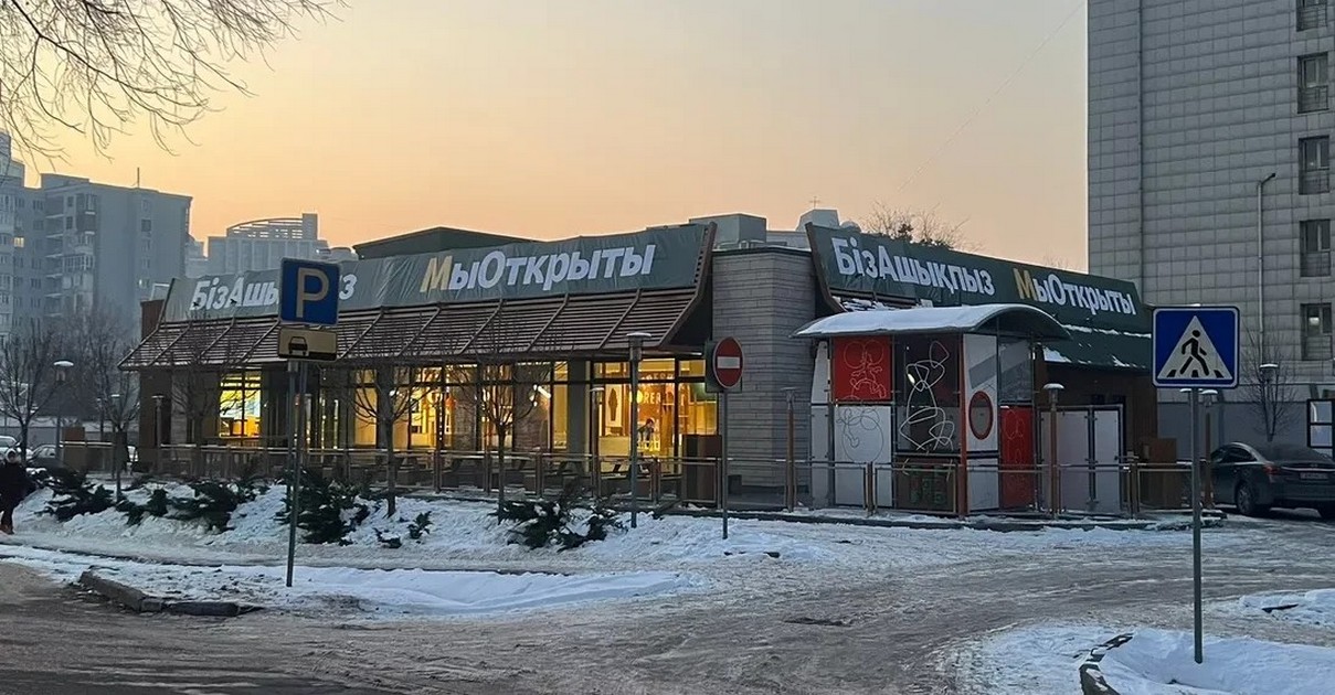 Просто бургер: колишні ресторани McDonald’s в Казахстані відкрились знову, але без брендування