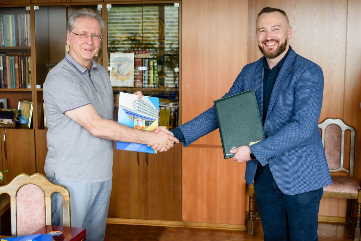 Аптека АНЦ та ЗДМФУ підписали угоду про співпрацю для розвитку майбутнього фармацевтики України