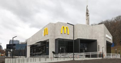 Інклюзивність та єдність: в Києві відкрився новий McDonald’s з особливим дизайном