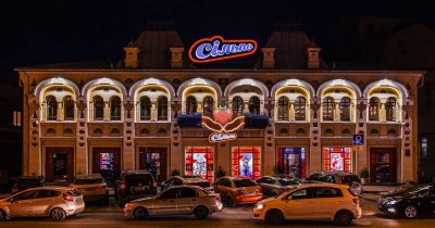 День закоханих в Сільпо: мережа креативно декорувала вітрини двох магазинів в Одесі та Дніпрі (+фото)