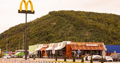 У Мукачеві відкрився перший McDonalds – у співпраці з АЗК ОККО
