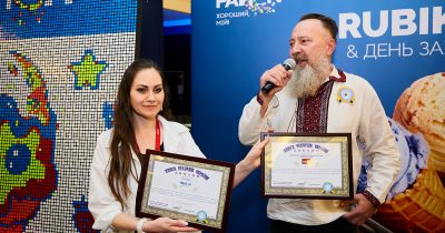 ТРЦ РайON встановив рекорд України: ком’юніті створило найбільше панно з кубиків Рубіка (+фото)