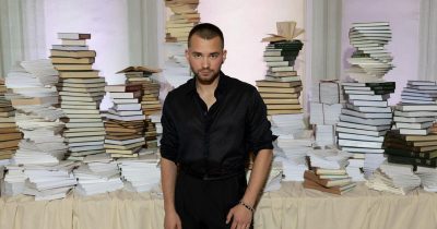 Прикраси, книги та панк-естетика: SOVA × FROLOV презентували нову колекцію прикрас у бібліотеці