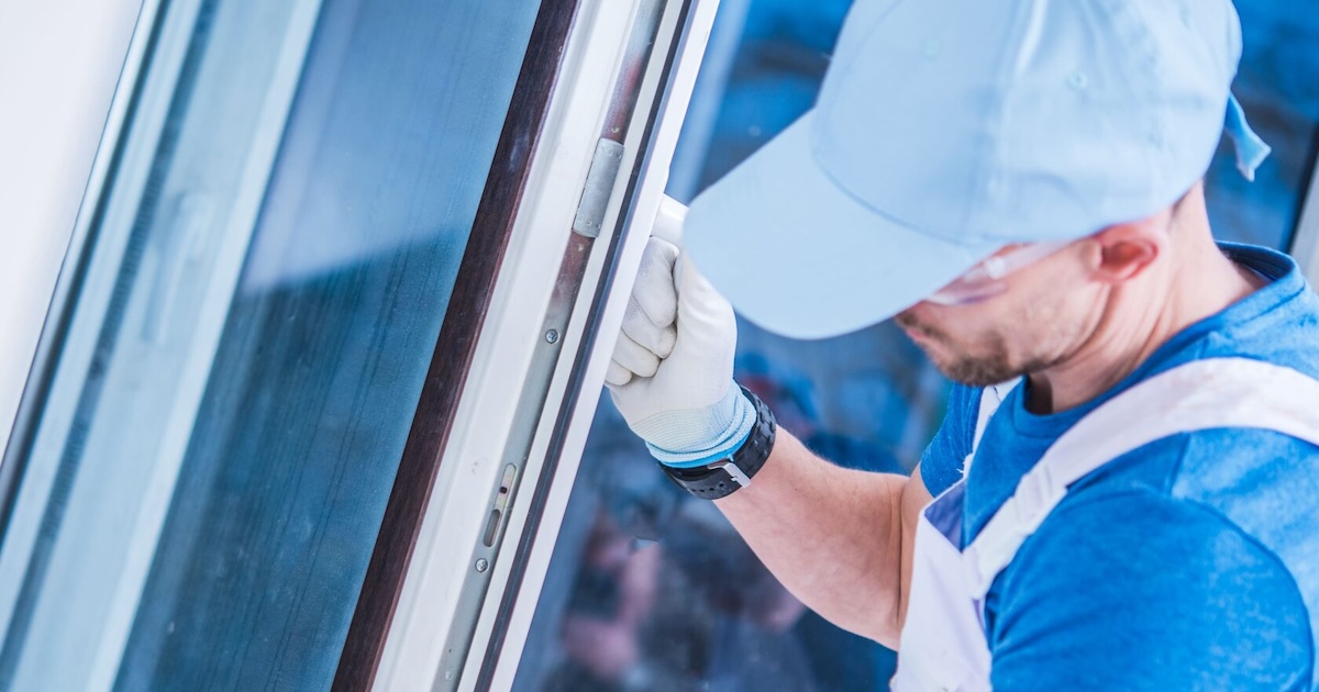 Когда стоит заменить стеклопакет: 5 основных признаков износа